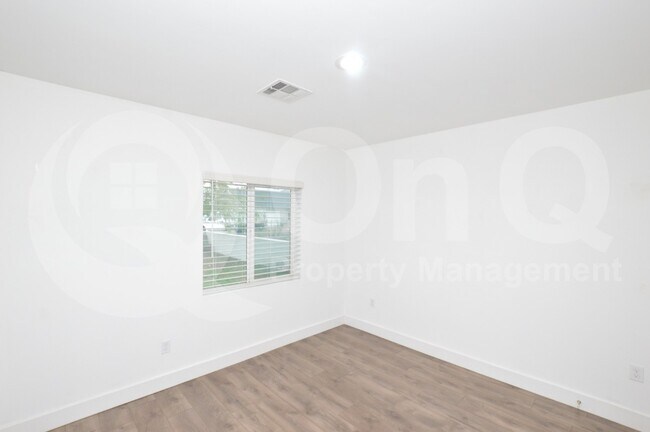 Building Photo - 2055 E Orange St.