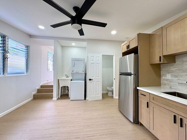 Building Photo - 3634 Halekipa Pl