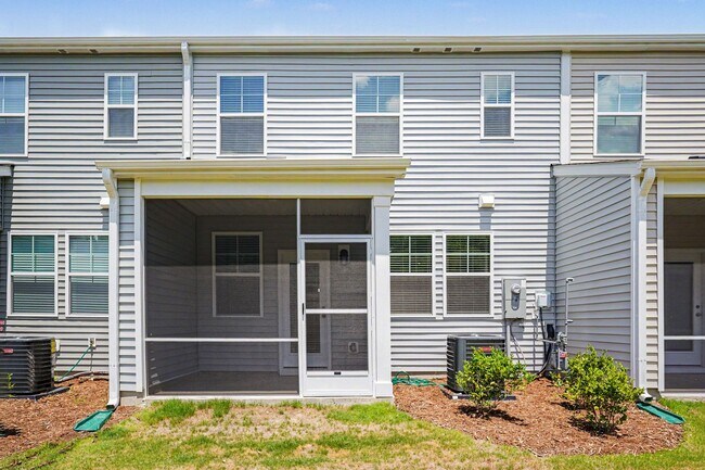 Building Photo - Brand-New Townhome Living in Raleigh!