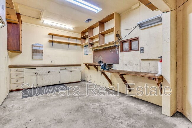 Building Photo - 275 Cameo Dr