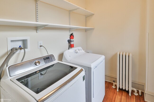 Building Photo - 67 W Laurel St