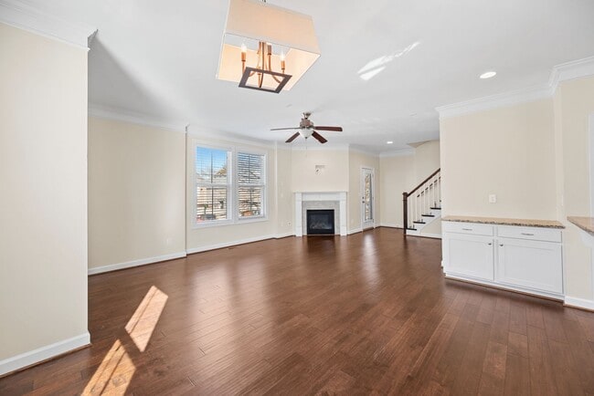 Building Photo - Chick's Beach Condo 3BR & 3.5BA w/2-car garage