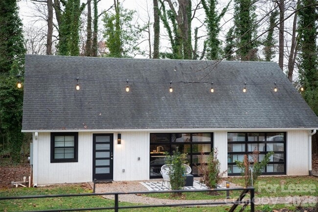 Building Photo - 3945 Rockfern Rd