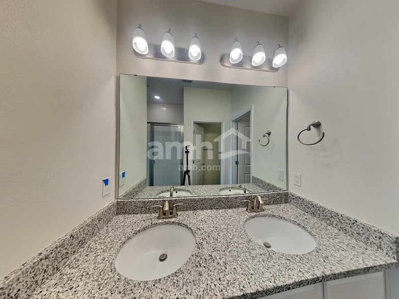 Building Photo - 2458 Ixora Ct