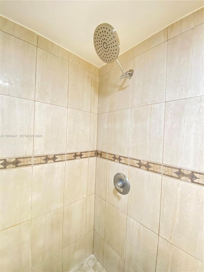 Building Photo - 17051 NE 35th Ave