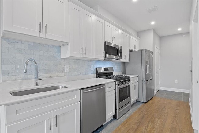 Building Photo - 311-315 W SIDE Ave