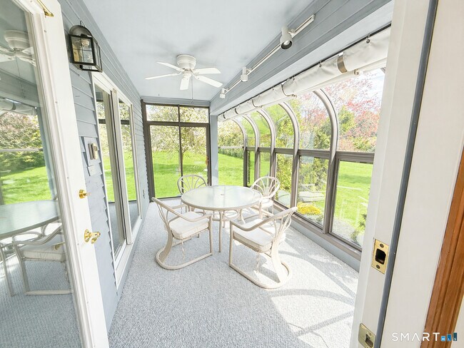 Building Photo - 504 Sandstone Dr