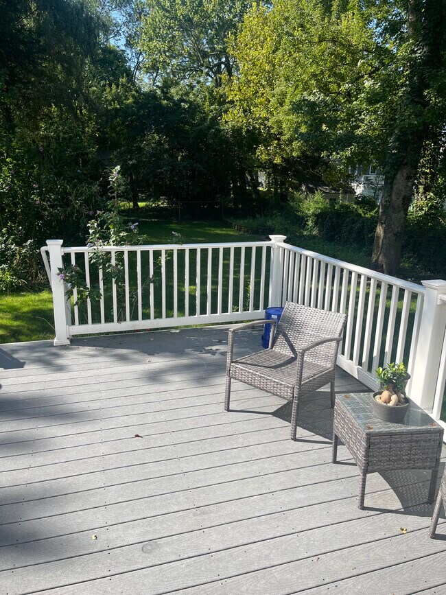 Building Photo - 71 Riverside Dr