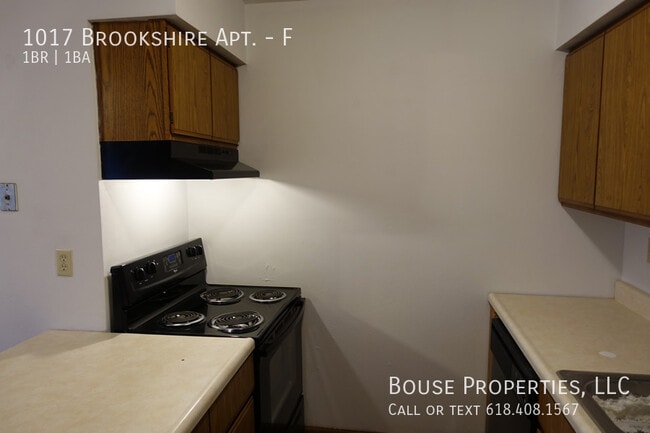 Building Photo - 1017 Brookshire Ct