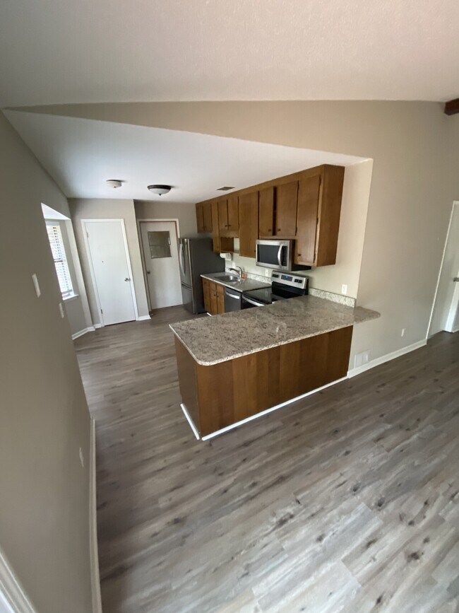 Building Photo - Maplewood Loop