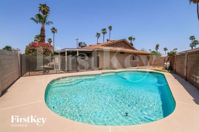 Building Photo - 4428 S La Corta Dr