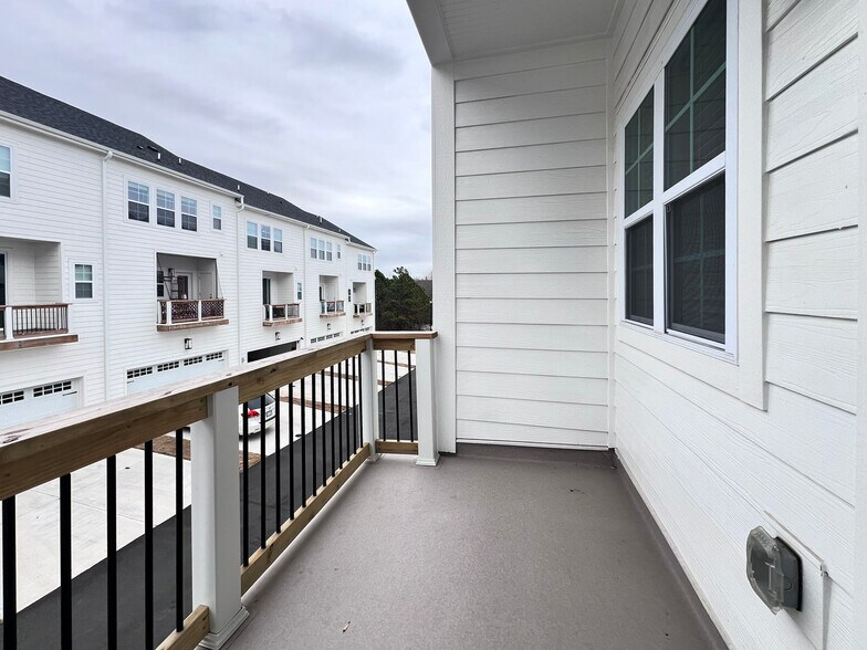 Building Photo - 8520 Silsbee Dr