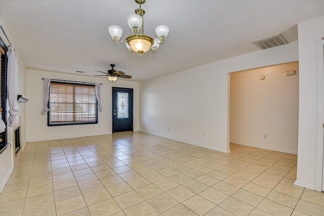 Building Photo - 110 Spring Oak Ln