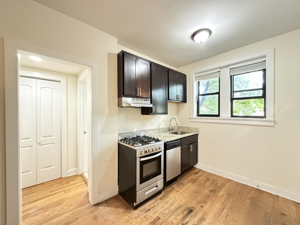 Building Photo - 4127 N Ashland Ave
