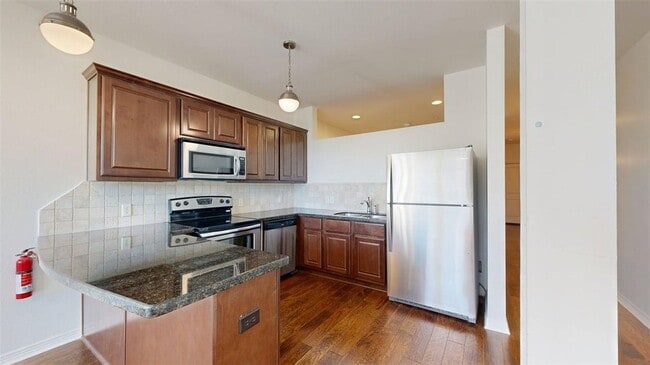 Building Photo - 206 N Main St