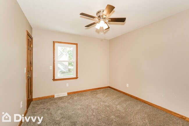 Building Photo - 6817 Salerno St NW