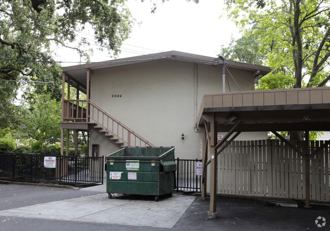 Building Photo - Redwood Gardens