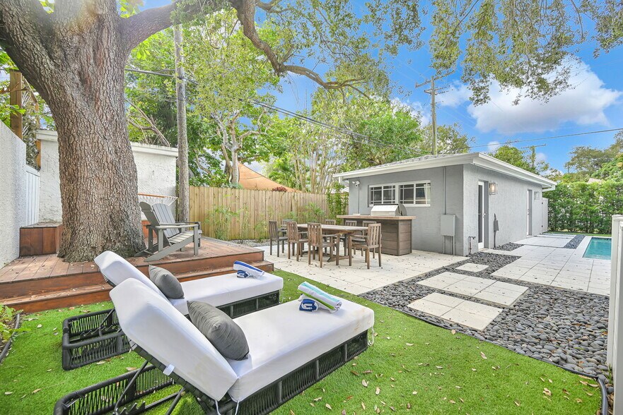 Building Photo - 150 NE 50th Ter