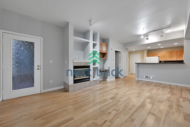 Building Photo - "Charming 1-Bedroom Condo in Redmond: Cozy Living with Modern Comfort at 641 Sq Ft!"