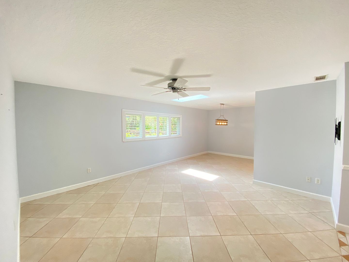 Building Photo - Wekiva home ready for move in! 3B/2B, 2 se...