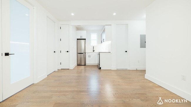 Building Photo - 282 E 32nd St