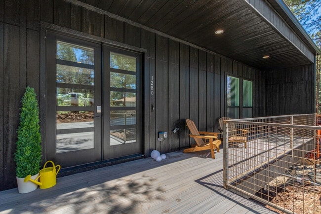 Building Photo - 1280 W Shullenbarger Dr