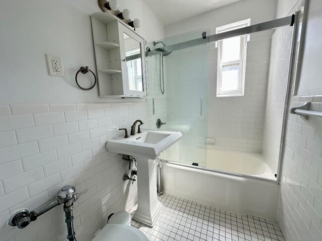 Building Photo - 1 bedroom in WOODSIDE NY 11377