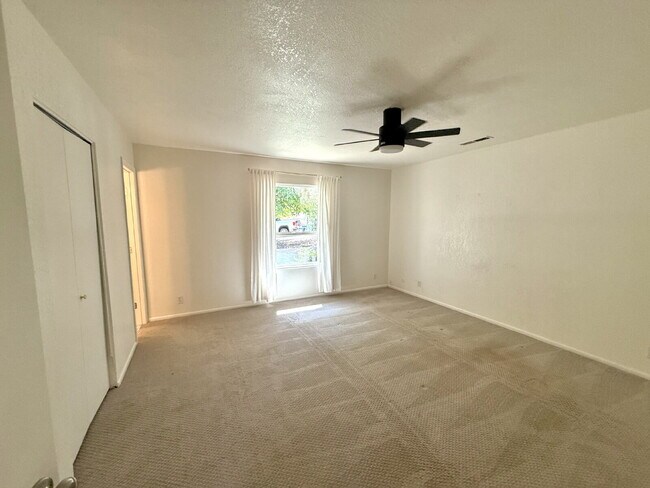 Building Photo - 1149 E Elder Cir