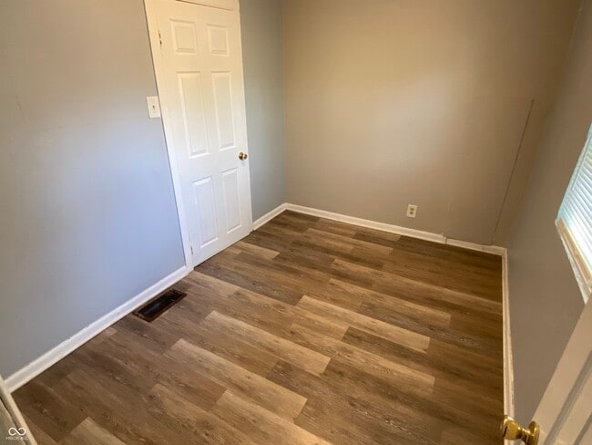 Building Photo - 2842 N Chester Ave