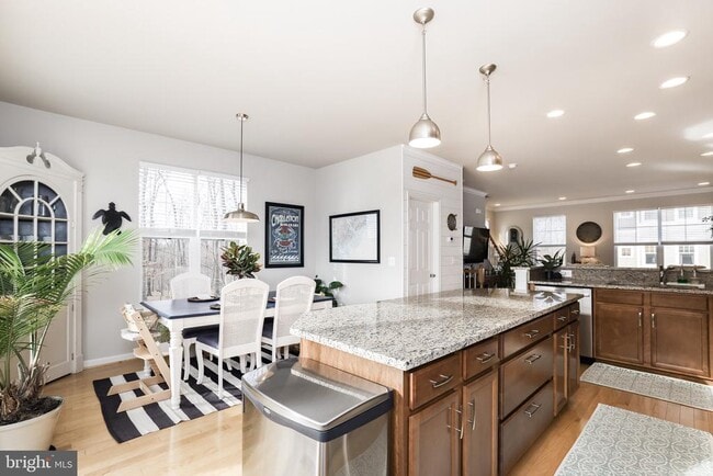 Building Photo - 111 Notions Ct