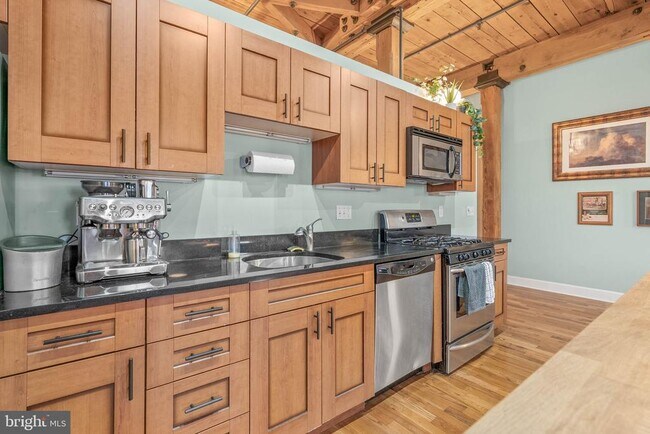 Primary Photo - 2551 Trenton Ave