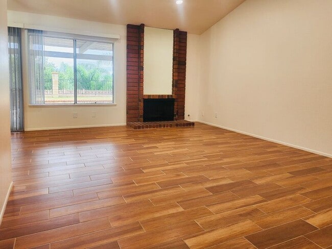 Building Photo - 23581 Via Calzada