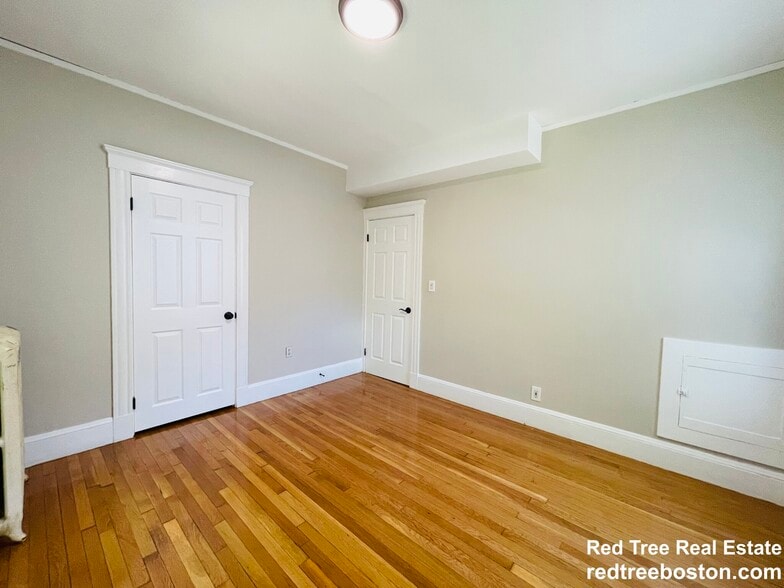 Building Photo - 187 Fellsway W