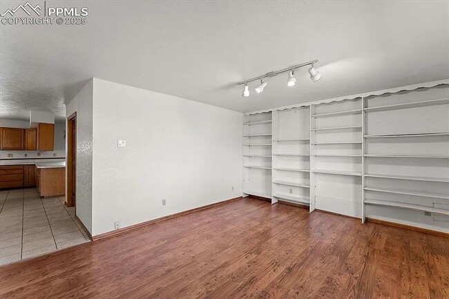 Building Photo - 497 South Avenida Del Oro E