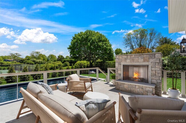 Building Photo - 4 Carriage Ln