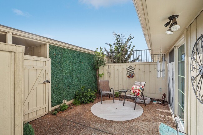 Building Photo - 6355 Del Monte Dr