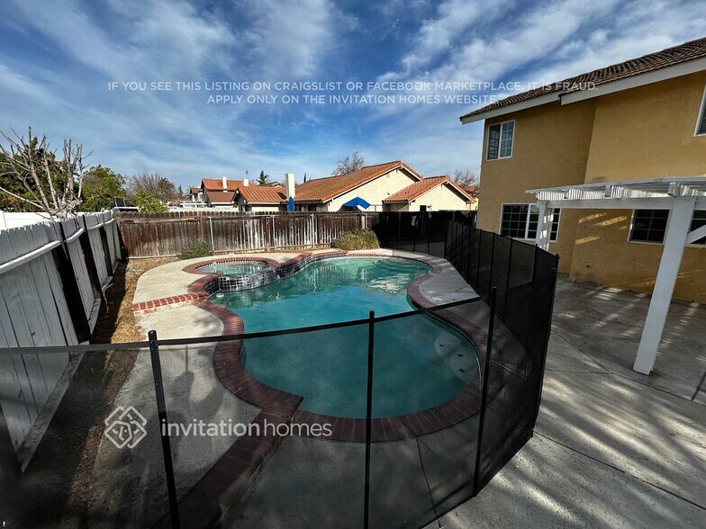 Building Photo - 11341 Rancho La Brea Dr