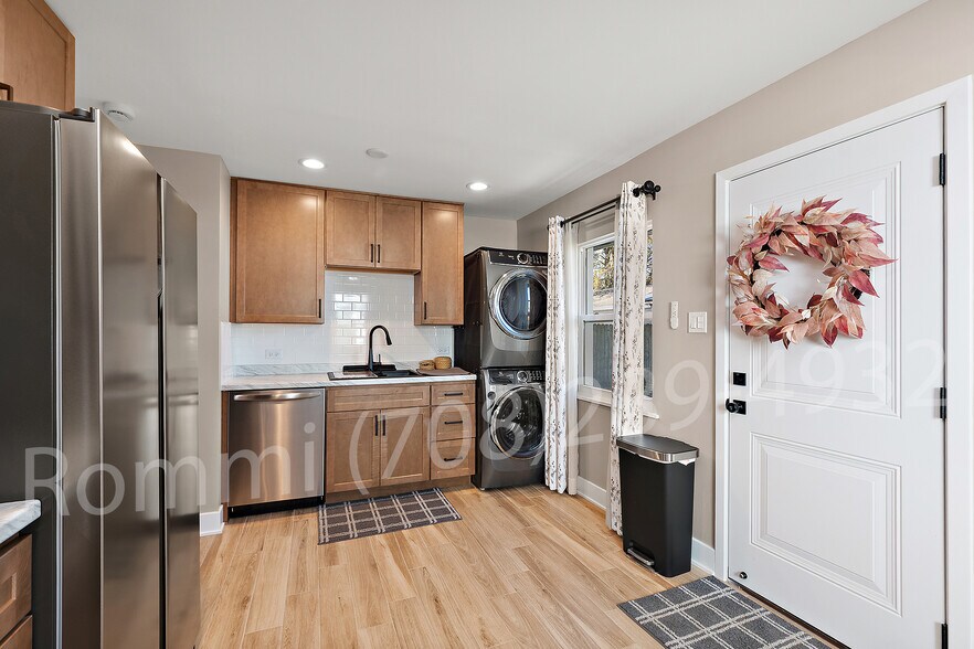 Kitchen - 7528 Catalpa Ave