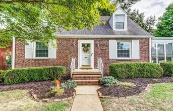 Building Photo - 3500 Rosewood Ave