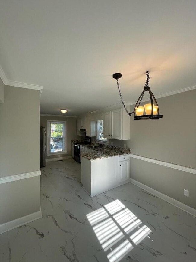 Building Photo - $ Bedroom 2.5 Bath