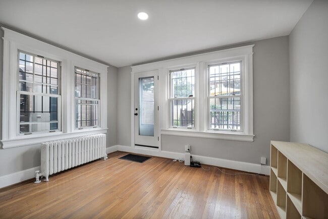 Building Photo - Sapcious Renovated Mt. Pleasant Home with ...