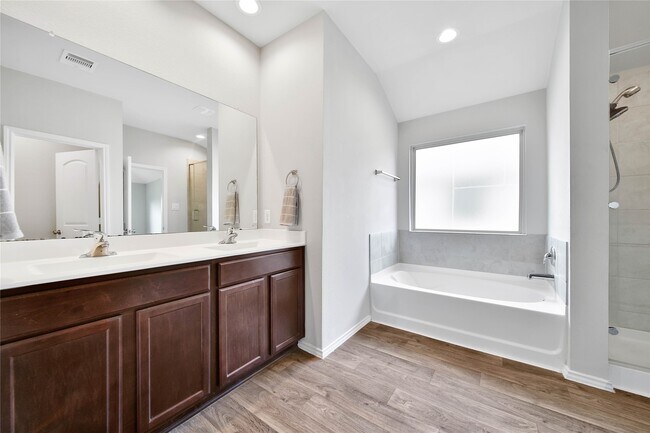 Building Photo - 20343 Green Mountain Dr