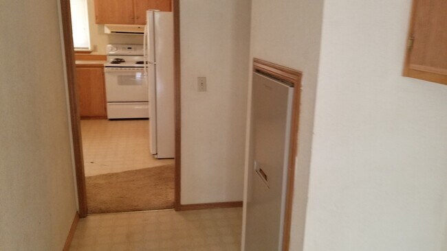 Building Photo - VIDEOTOUR: Awesome Location! Beautiful Ponderosa Pines, Minutes To Bend! PETS WELCOME