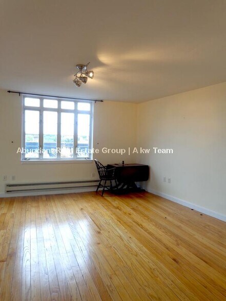 Building Photo - 60 Brattle St