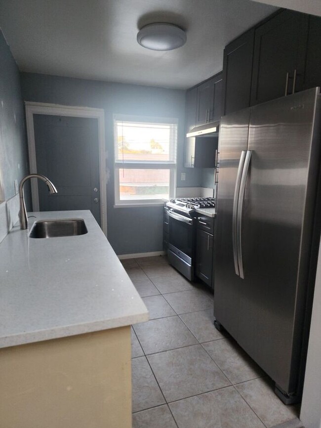 Building Photo - Spacious 2BR/1 Bath W/ Pvt Yard, in Pacifi...