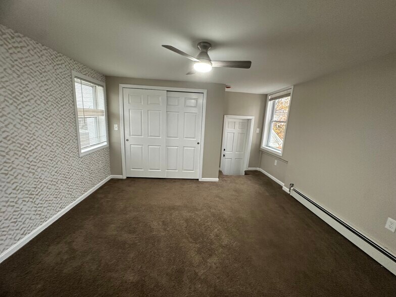 Building Photo - 17 Central St