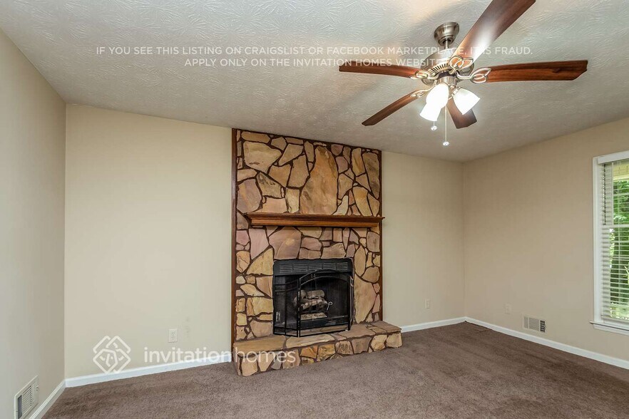 Building Photo - 2710 Old Ivy Ct NE