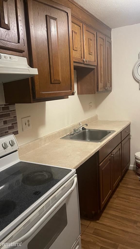Building Photo - 2 br, 1.5 bath Condo - East Meadow Condomi...