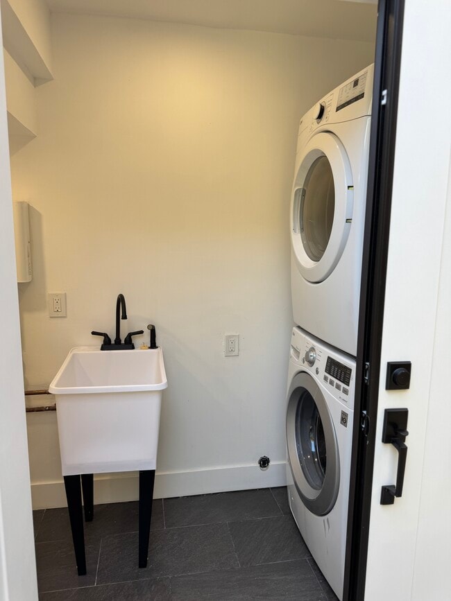 Building Photo - 500 Maple Ave