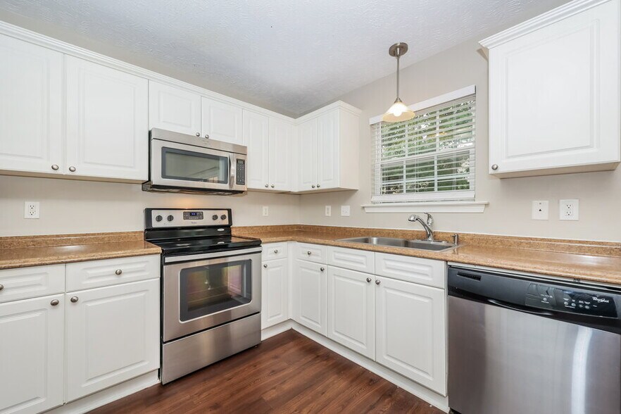 Building Photo - 4412 Sandpiper Ln